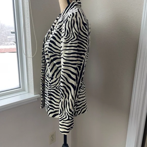 BISOU BISOU by Michele Bohbot Hand Zebra Blazer. 6 - Picture 4 of 9